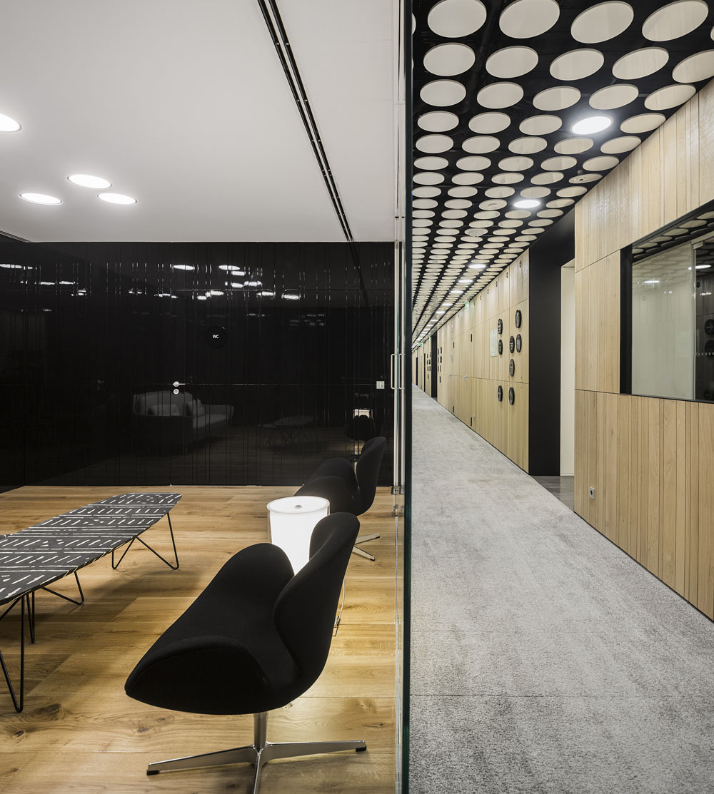 Uralchem Headquarters - View of corridor and management lounge